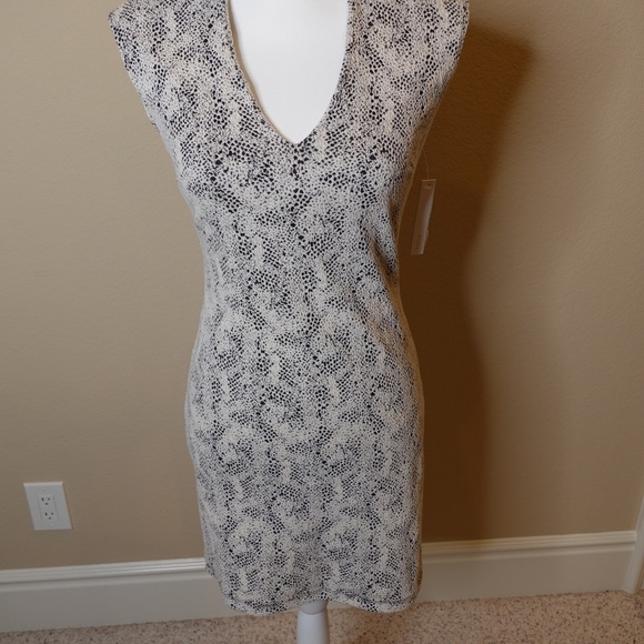 Bloomingdale's Aqua Sleeveless Black/Cream Print  Dress - Picture 3 of 8